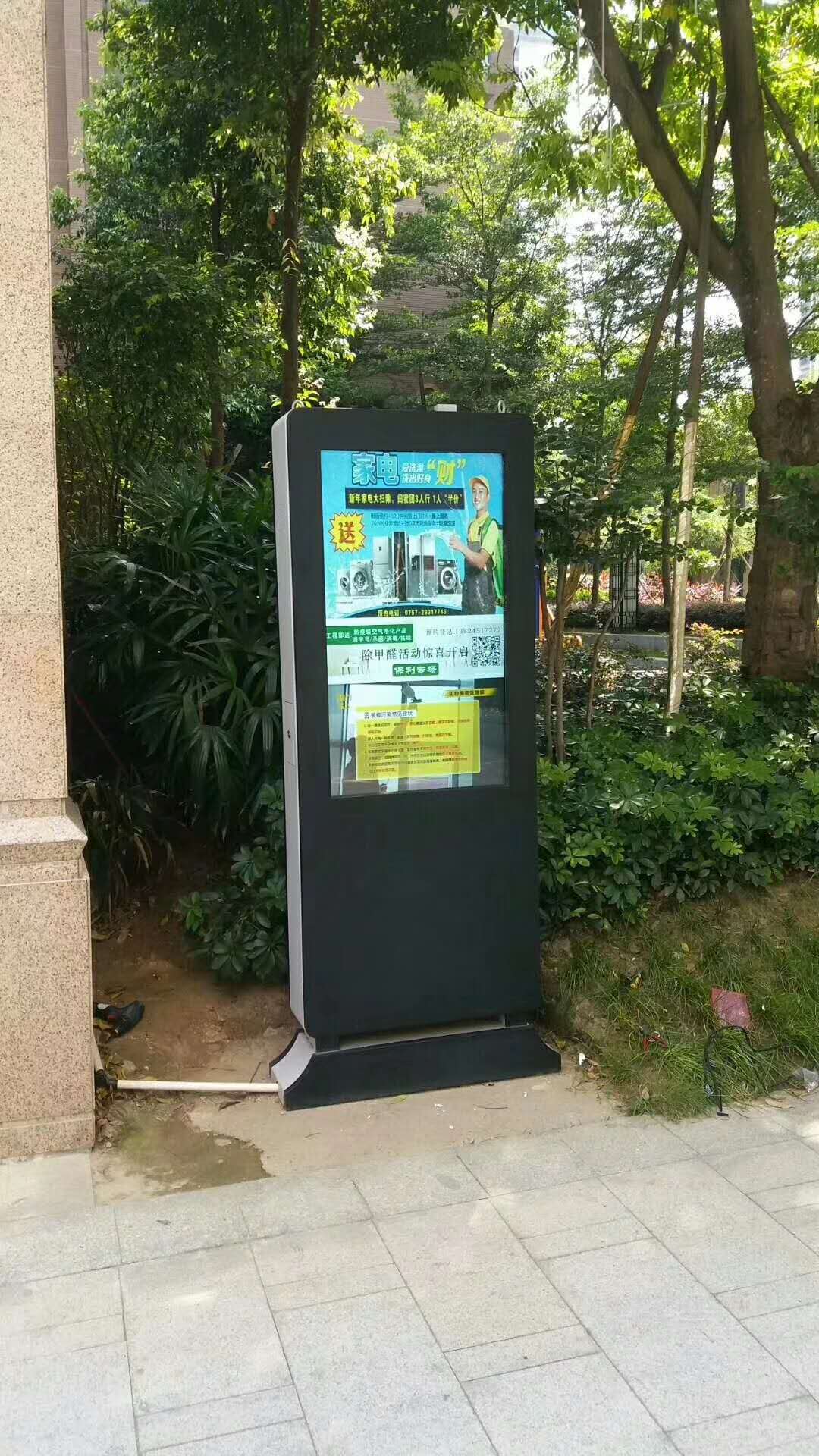 戶外廣告機 現代城市景觀中的多功能信息樞紐